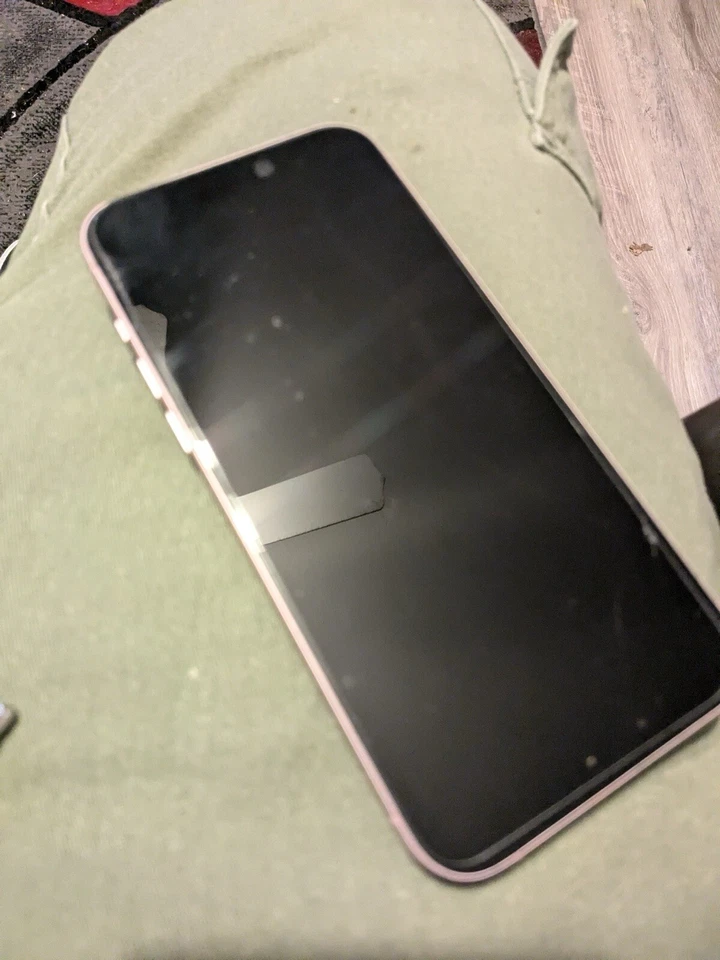 iPhone 15pro. TikTok Installed. Bubbles Are Screen protector. No Damage/scratche Foto 2 de 2