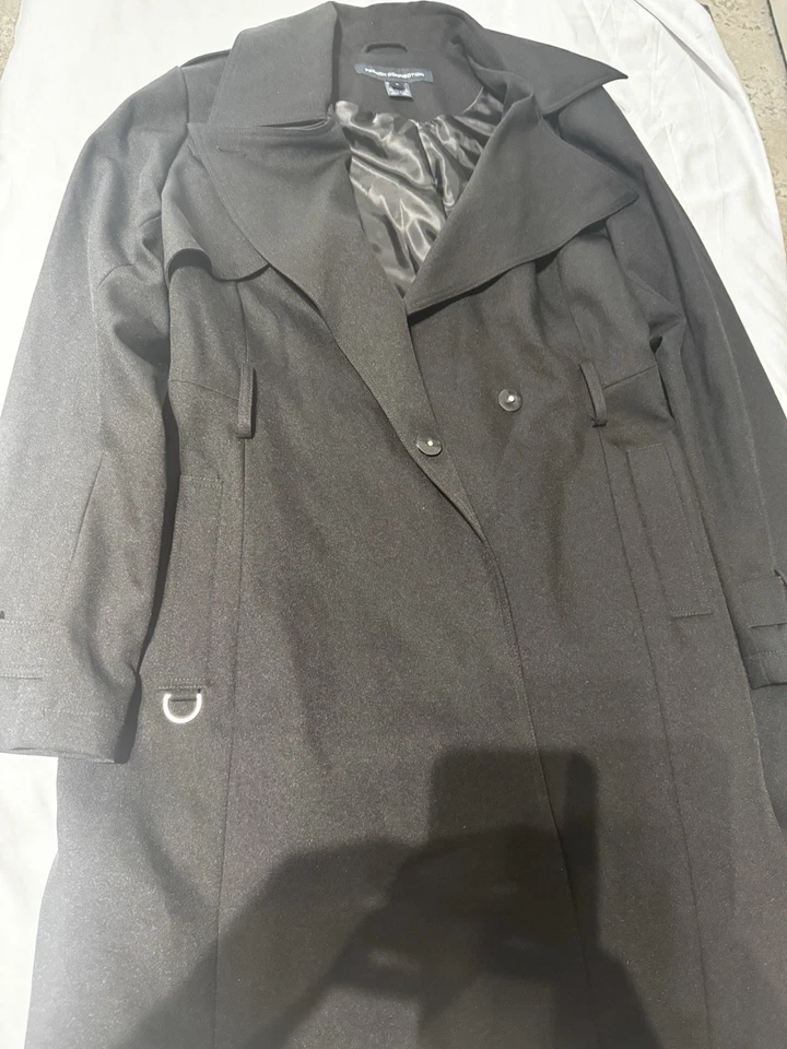 Gabardina para mujer French Connection negra talla grande Foto 3 de 4