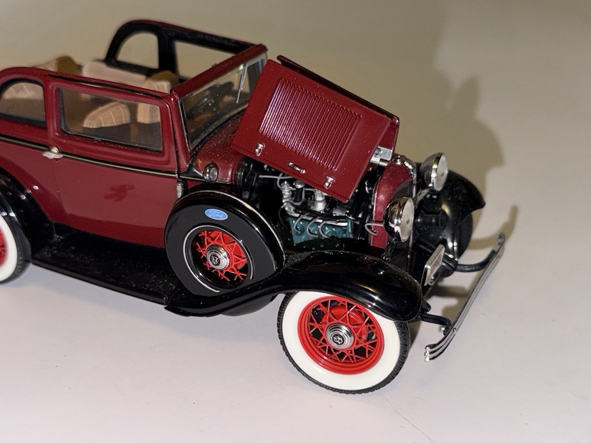 Franklin Mint 1:24 Diecast 1932 Ford Convertible Sedan Bonnie