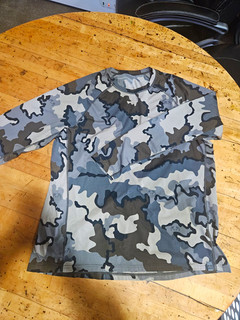 Kuiu Peloton 118 T Shirt Uomo XXL Regolare Manica Lunga Mimetica Vias Camo