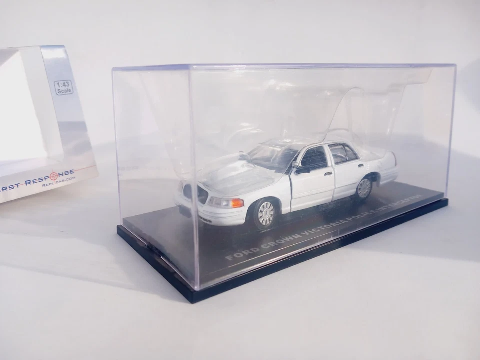 1/43 FIRST RESPONSE Ford Crown Victoria police Interceptor blank undecorated 2 - Image 4 of 4