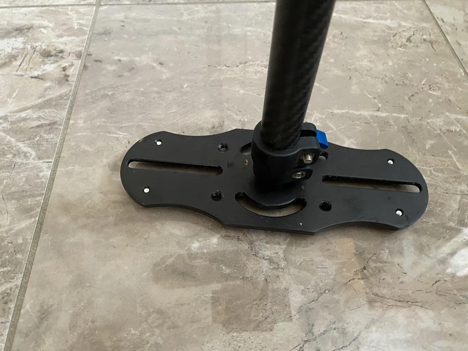 YELANGU CINE DSLR Carbon Fiber/Alloy Steadicam Camera Stabilizer - Image 3 of 4