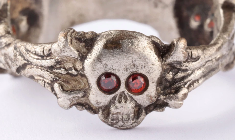 Triple Anillo Primera Guerra Mundial Calavera Huesos Segunda Guerra Mundial Gótico Primera Guerra Mundial Esqueleto Segunda Guerra Mundial Motociclista Gótico Death Punk Foto 2 de 4