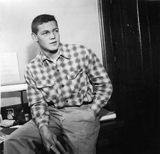 JAMES MCARTHUR YOUNG STRANGER  8X10 PHOTO Z3088