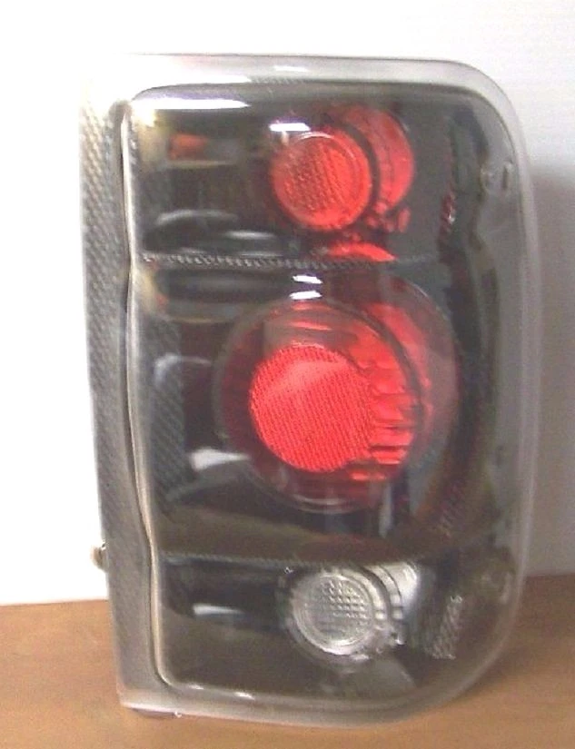 NUEVO JUEGO LUCES TRASERAS ESTILO FIBRA DE CARBONO FORD RANGER TRUCK 1998-2000 LÁMPARAS DE FRENO Foto 3 de 4