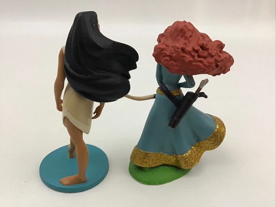 Lote de 2 bonecos de princesa glitter Disney Store brinquedo Merida Pocahontas 4" - Imagem 3 de 4