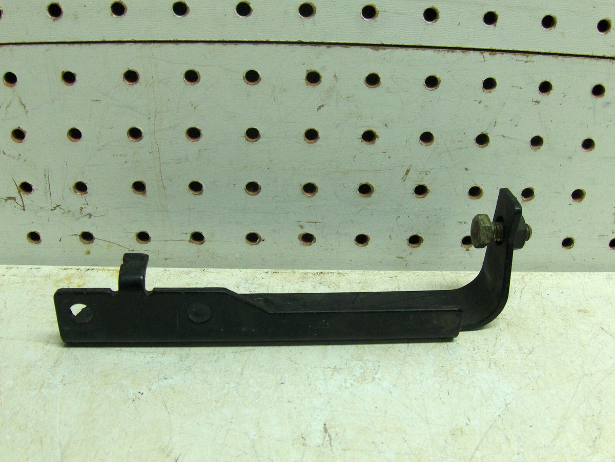 ARIENS SIERRA 1540H LAWN GARDEN TRACTOR BOTTOM SPRING ANCHOR