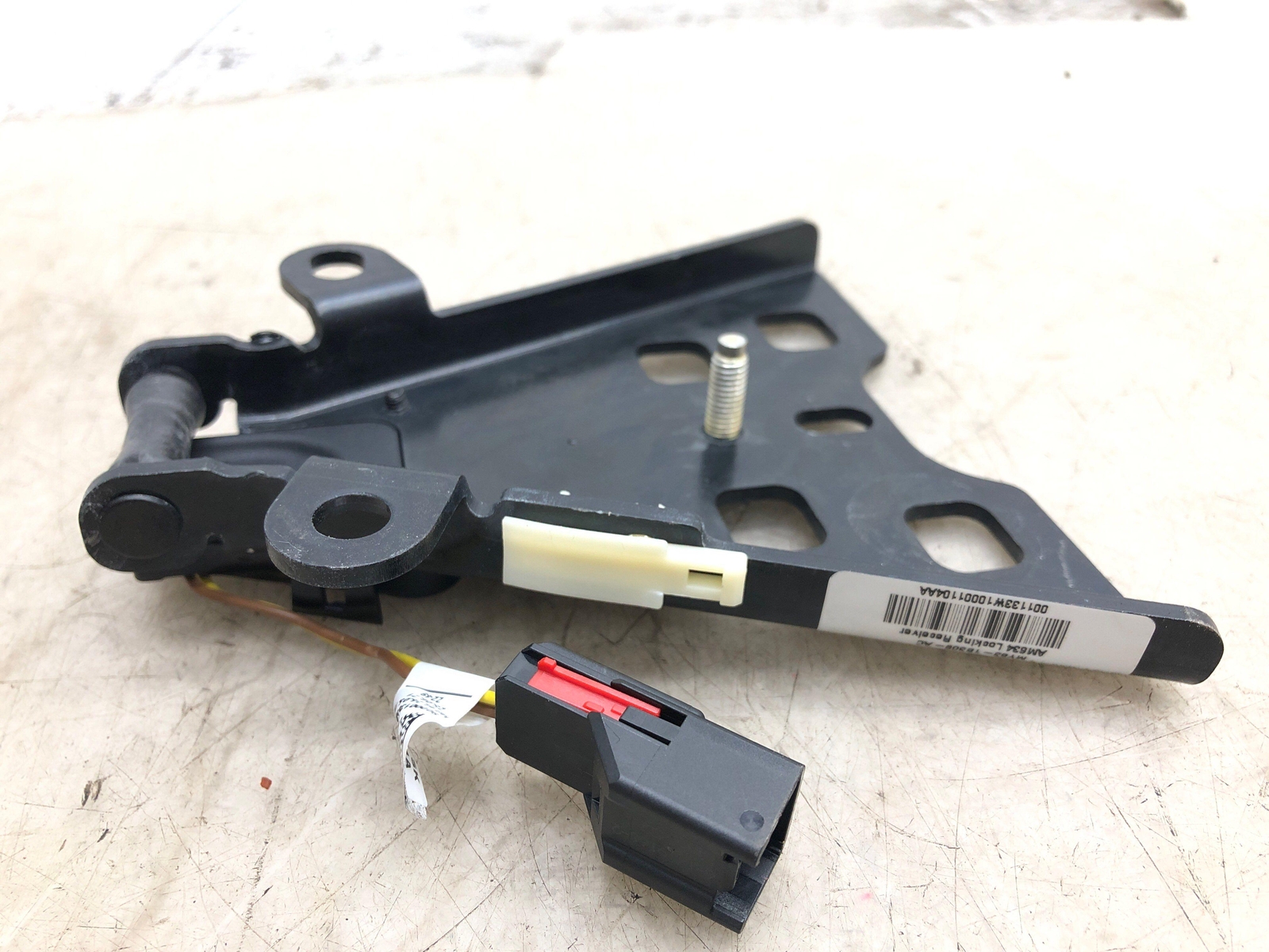 2020-2023 ASTON MARTIN VANTAGE ROADSTER LOCKING RECEIVER BRACKET MY63-1B309-AC