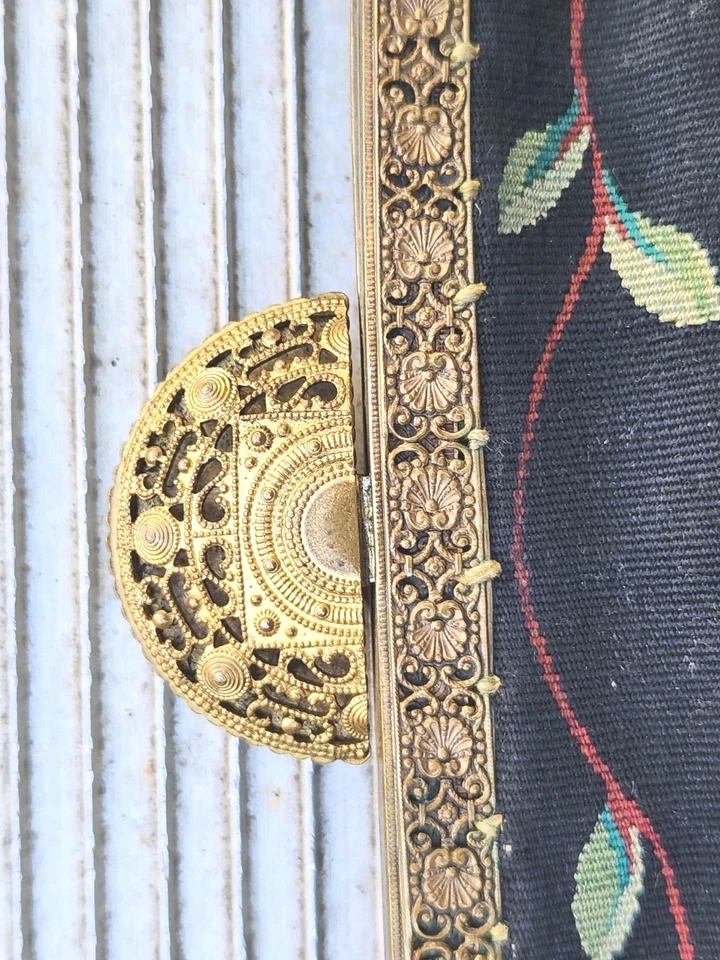 Elegante bolsa de tapeçaria francesa vitoriana antiga Aubusson moldura de joias douradas  - Imagem 3 de 4