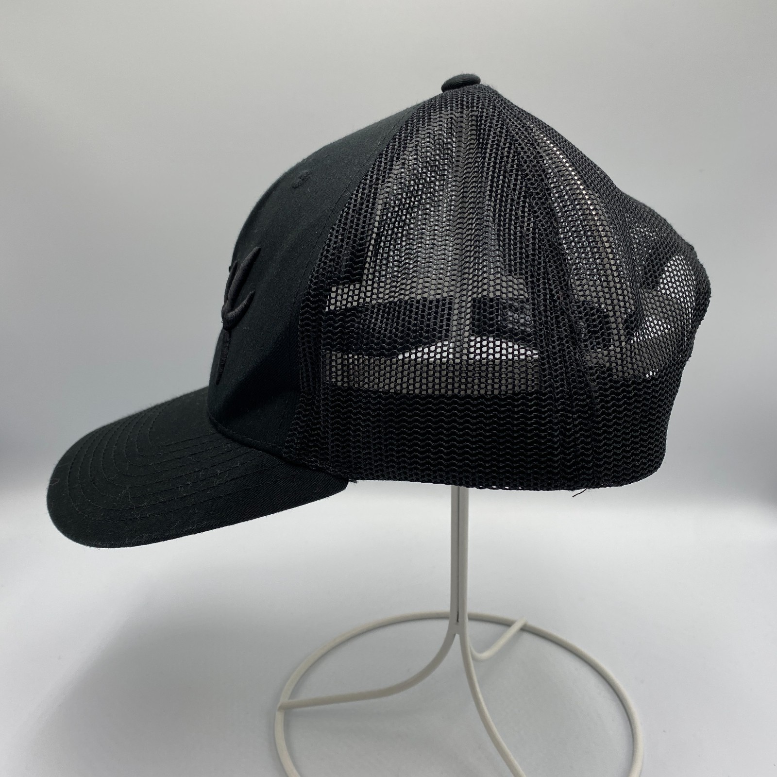 Random Unknown Logo Snapback Hat Cap Black - image 2