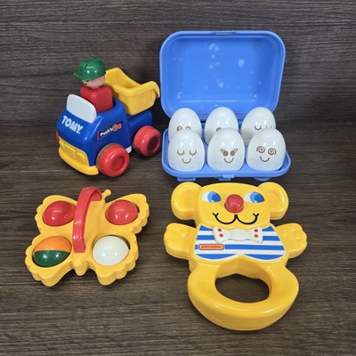 Tomy Versteck und Quietscheier Streichholzschachtel Baby Bär Rassel Push Go Spielzeug Konvolut Kinder 