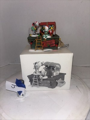 Department 56 North Pole Village ''UNTANGLE THE CHRISTMAS LIGHTS'' 56374 (TESTED!)