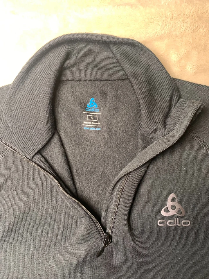 Odlo Women’s Black ¼ Zipper Front Pullover Size S Small - Imagem 2 de 4