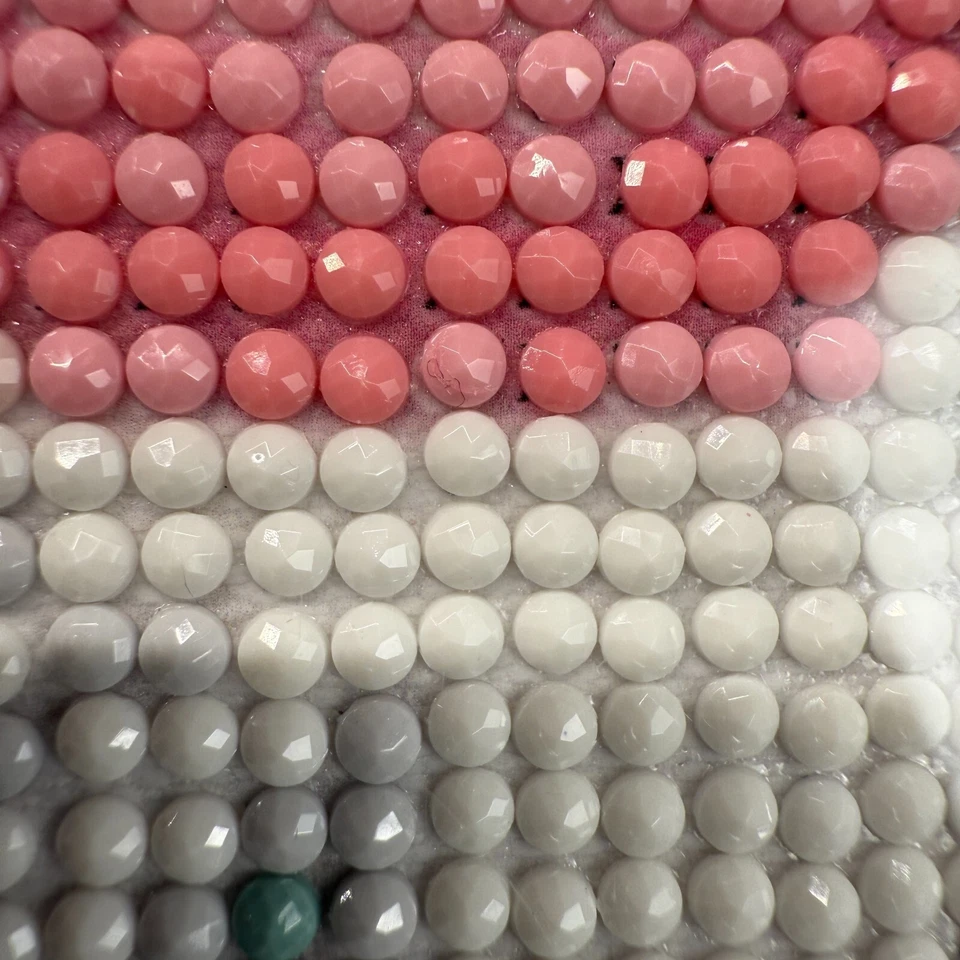 Cuadro artístico diamante Minnie Mouse 5D completado en marco con alfombrilla 17"H x 13"W Foto 3 de 4