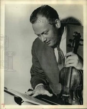 1961 Press Photo Violinist Sidney Harth - hcp57825