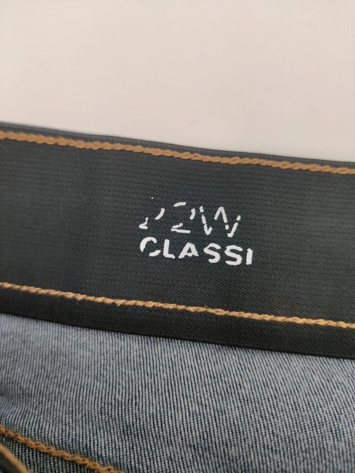 Liz Claiborne Classic Fit Capri Blue Jeans Womens 22 Elastic Waist Medium Wash - Image 4 of 4