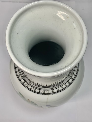 20th Century Chinese Famille Rose Vase - Picture 6 of 7