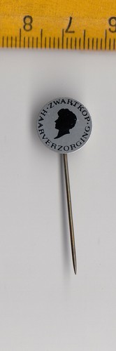 Vintage Cosmetic pin badges 1960s Hair Care Brylcreem Gel L'oreal Wella Andrélon - Picture 45 of 47