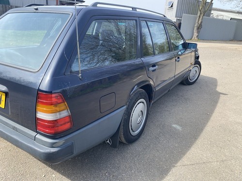 Mercedes-Benz W124 230TE Petrol Auto breaking parts - Picture 5 of 18