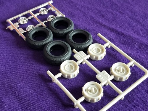 1970 Ford F100 4x4 TIRES WHEELS & HUBCAPS from Moebius 1:25 Model Kit 67-72 - Picture 2 of 19