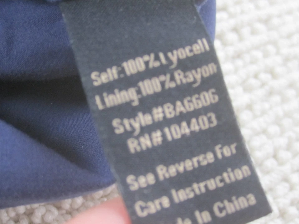 Camisa para mujer Blu Pepper grande con botones sin mangas cuello chaleco informal en capas Foto 4 de 4