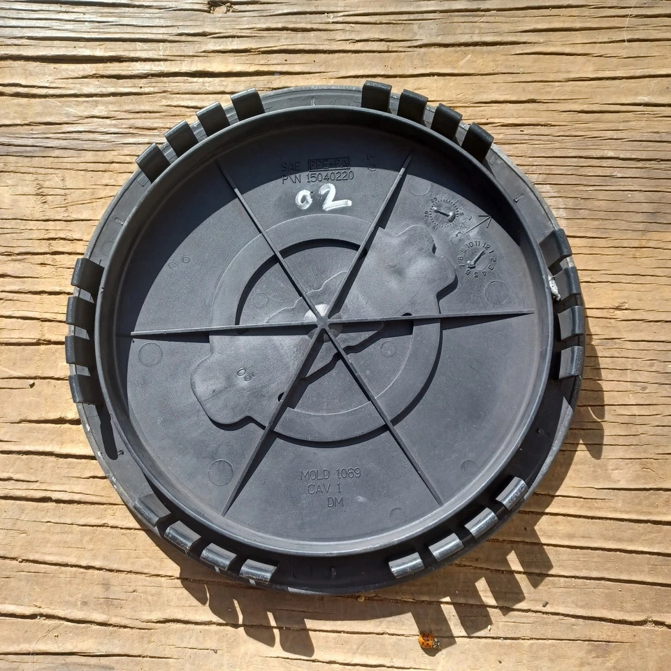 GMC Yukon, Sierra 1500 center cap 1999-2005, part # 15040220 02 - Image 3 of 3