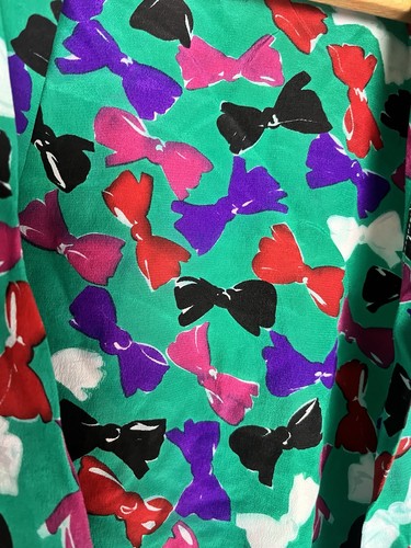 Vintage 70s Louis Feraud Silk Tie Front Crop Top, Green Multi Bow Print, 10 - Picture 2 of 4