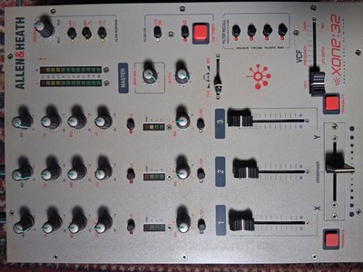 2X    ACHTUNG    2 X   mixer allen and heath mixer xone:32              2 stück