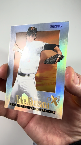 1997 Skybox EX2000 'Credentials' Mike Mussina #6 serial'd 295/299 HOF'er - Video 1 van 1
