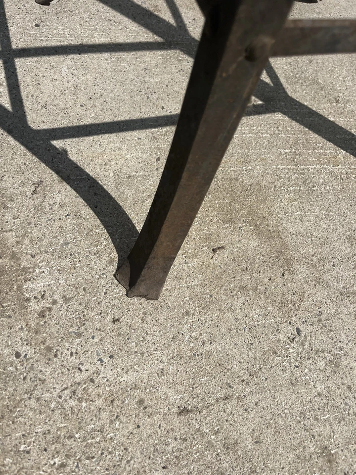 UHL antiga? Banqueta industrial angular ferro metal madeira assento barra de desenho maquinista - Imagem 4 de 4