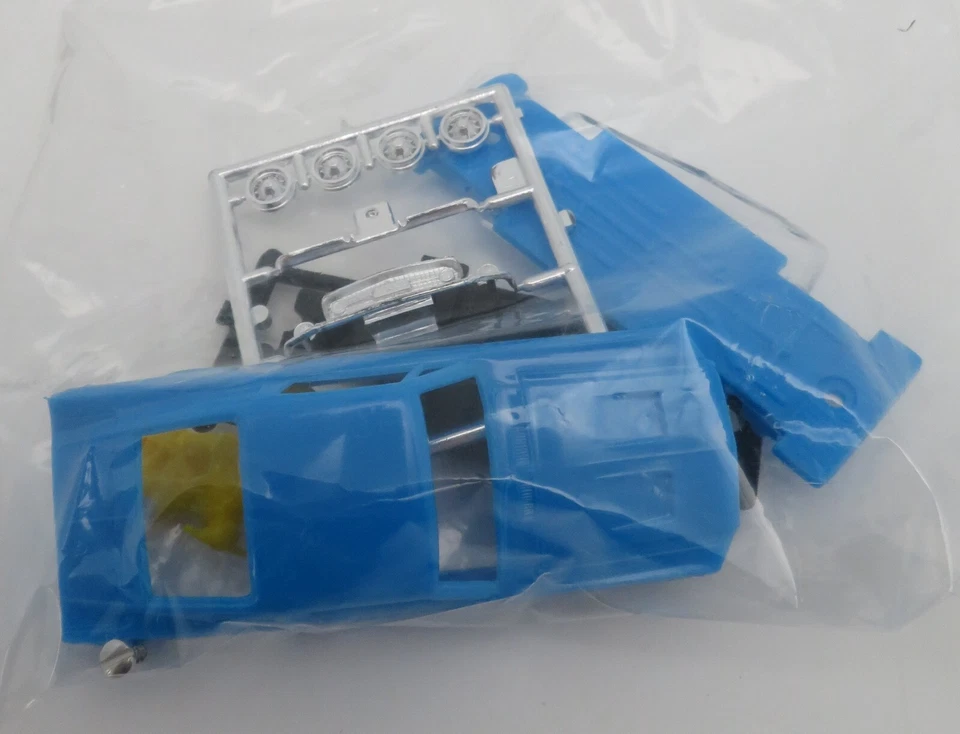 LINDBERG 3 INCHES 1/64 LOT FORD MUSTANG 1967 + CHEVROLET CORVETTE 1970 + 2 MOTOS - Photo 2/4
