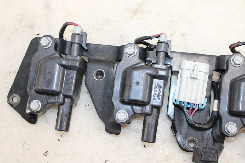 2005-2013 Chevrolet Corvette Left Coil Pack OEM IU51 - Image 4 of 4