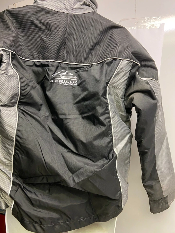 MEN'S ICE RIDER SNOWMOBILE MUSTANG JACKET,MJ6265, NEW, SIZE MEDIUM, BLACK/SILVER - Image 2 of 4