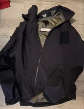 Arc’teryx LEAF Alpha LT Jacket Gen 2.2 Medium Goretex Hardshell Canada  RARE