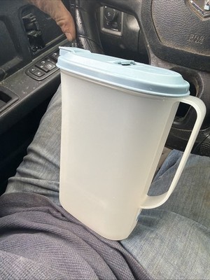 Vintage Tupperware SlimLine Sheer 2 QT Pitcher #2009C-2 Country Blue Lid 2010B-2