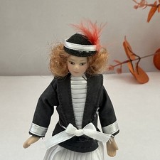 Melody Jane Casa delle Bambole Vittoriano Bottega Cameriera Donna Donna Servant in Grigio Porcellana Persone