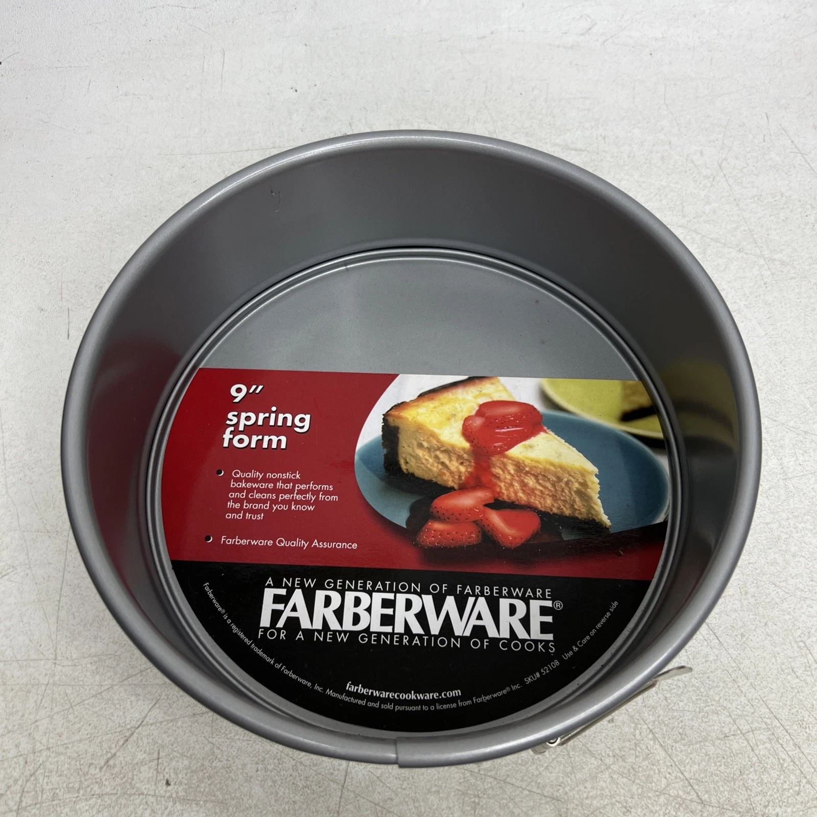 NEW -Farberware Nonstick 9" Springform Pan