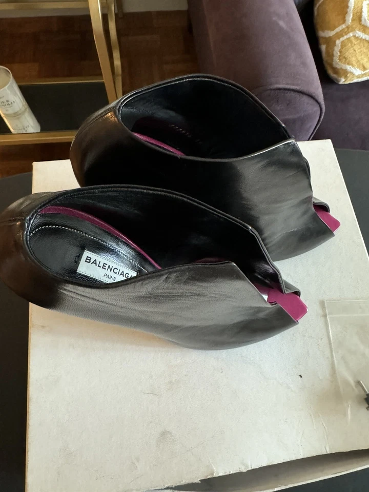 BALENCIAGA PARIS Womens Deep-V Cut Peep Toe High Heel black Bootie Pumps US 39 - Image 4 of 4