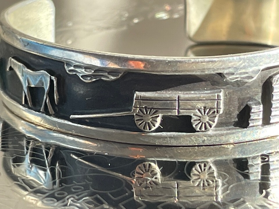 NATIVE AMERICAN R.H.BEGAY 925 STERLING SILVER STORYTELLER
