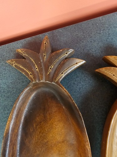 vintage set of 2 pineapple wood dish signed not mint - Picture 2 of 8
