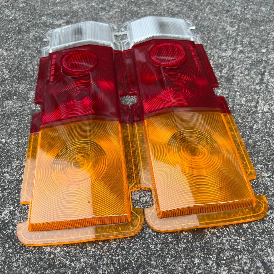 DATSUN BLUEBIRD 510 (1968) Luces Traseras Lámpara Cubierta Lente Piezas Genuinas Nuevo de Lote Antiguo JP Foto 4 de 4