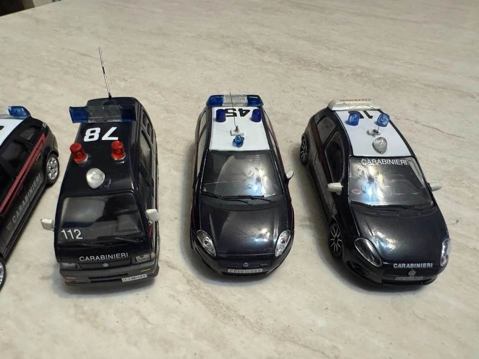 Lotto modellini carabinieri Burago De Agostini Welly Carabonieri 1:43 collezione - Immagine 3 di 4