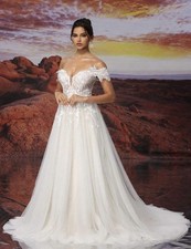 Off-Shoulder Lace Appliqu  A-Line White Tulle Wedding Dress with Train