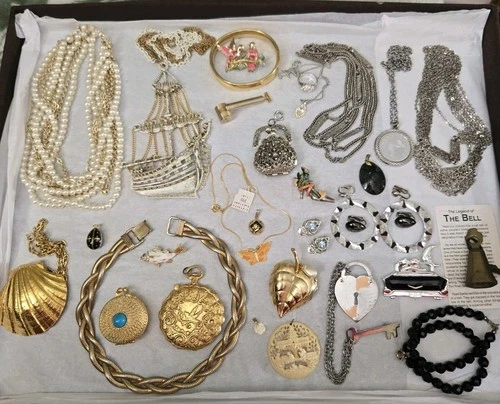 Vintage Costume Jewelry 31 Pcs Lot, Crown Trifari, Monet, KJL, Estee  Perfumers