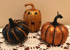 NEW  Set Of 3 Small Halloween Sparkly Pumpkin Table Decorations 