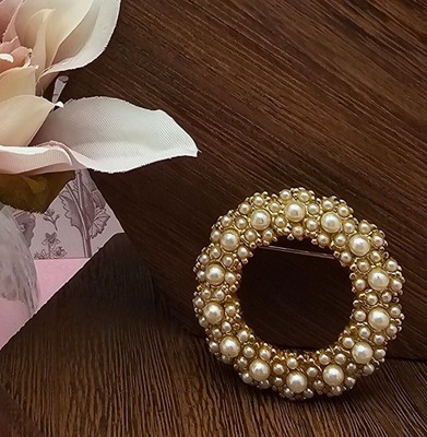 Ciner Vtg Brooch Signed Circle Elegant Faux Pearls 1.75'' Round Gold Tone Pin
