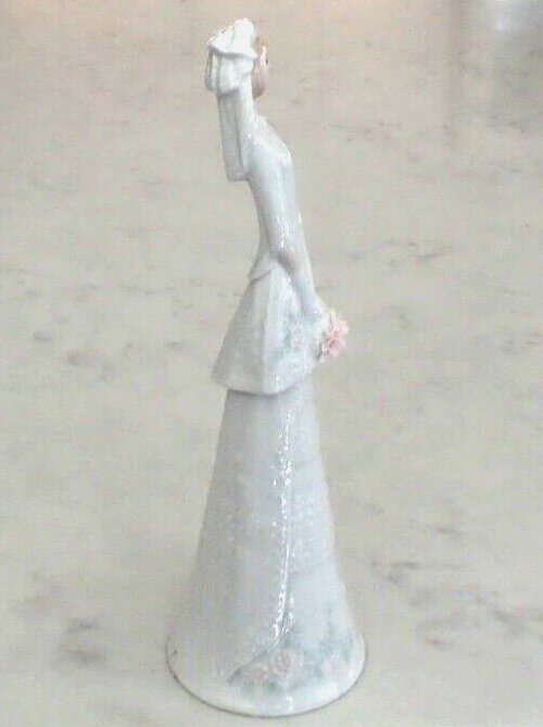 工芸品 LLADRO Campanita novia Bridal bell Lladro 6200 Bridal Bell Campanita Novia 1994 Daisa Figurine for