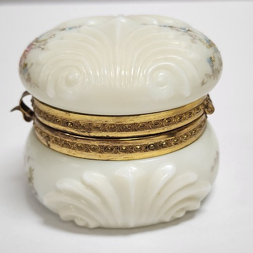 Antique C.F. MONROE WAVE CREST WAVECREST Double Shell Dresser Trinket Pin Box - Picture 8 of 13