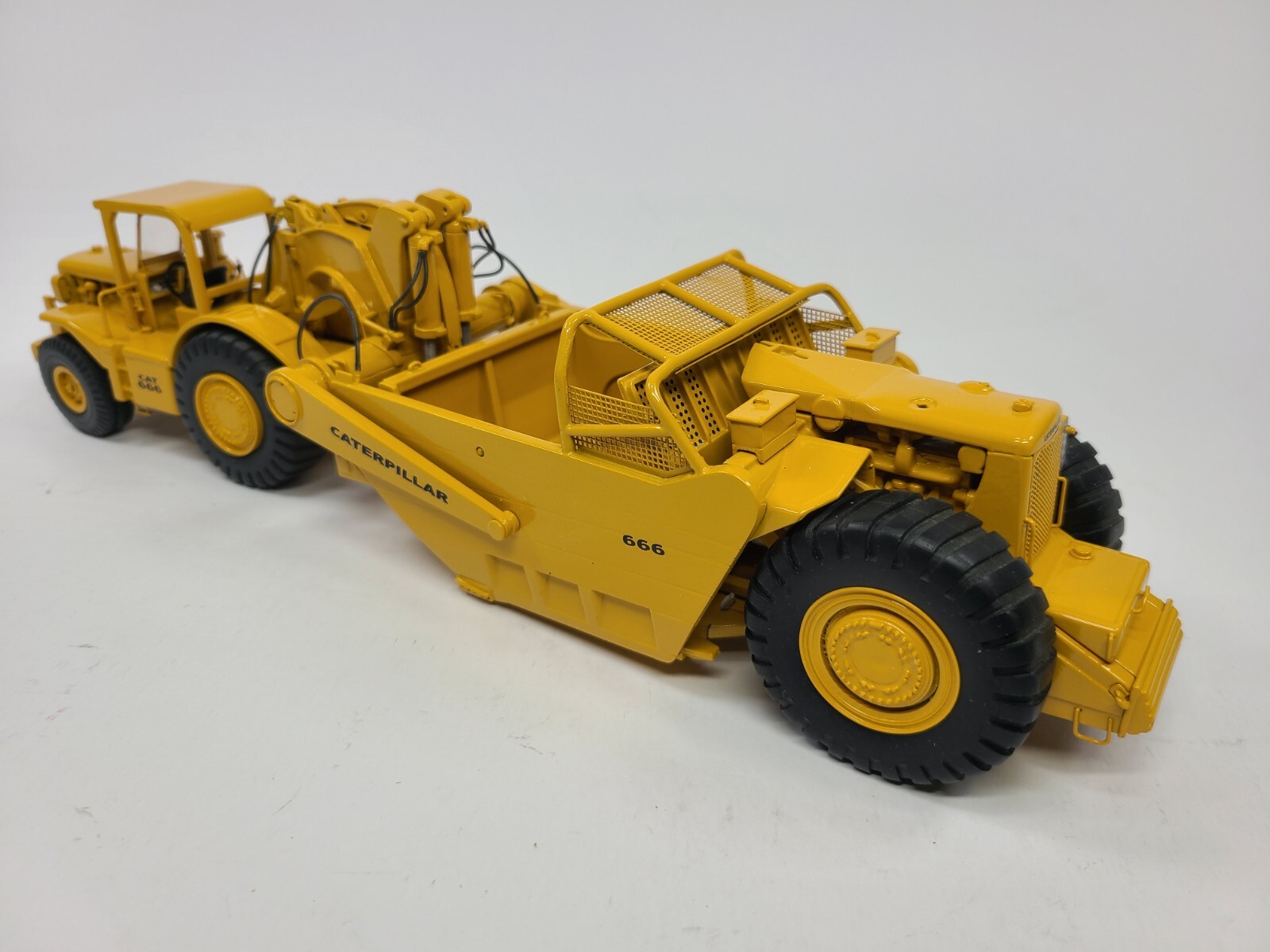 Caterpillar Cat 666 Wheel Tractor Scraper - Black Rat 1:50 Scale ...