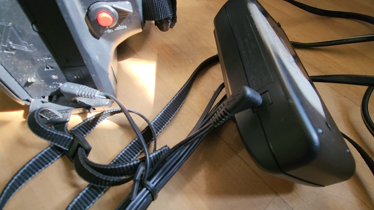 Panasonic PV-L352D Palmcorder VHS-C w/ OEM Playpak, Charger